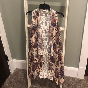 Sleeveless Lace back cardigan.